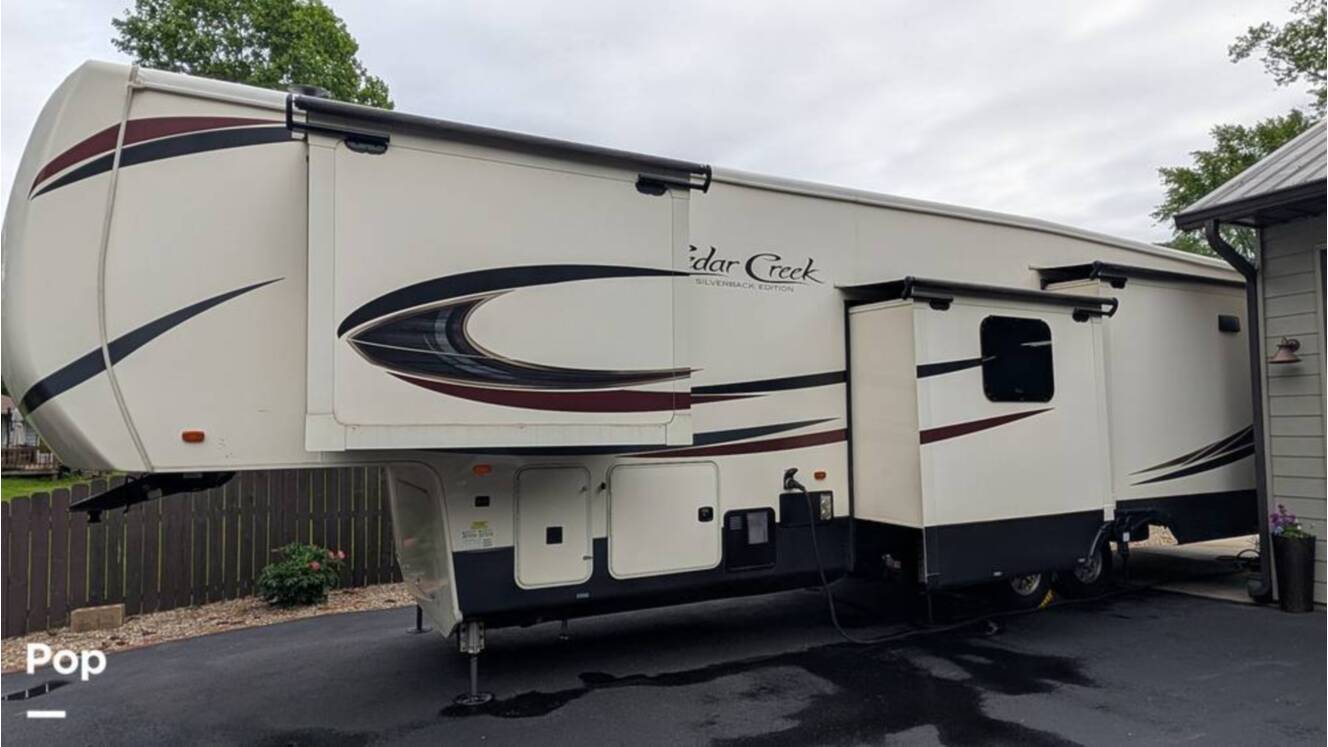 A photo of this 2019 Cedar Creek Silverback 37MBH