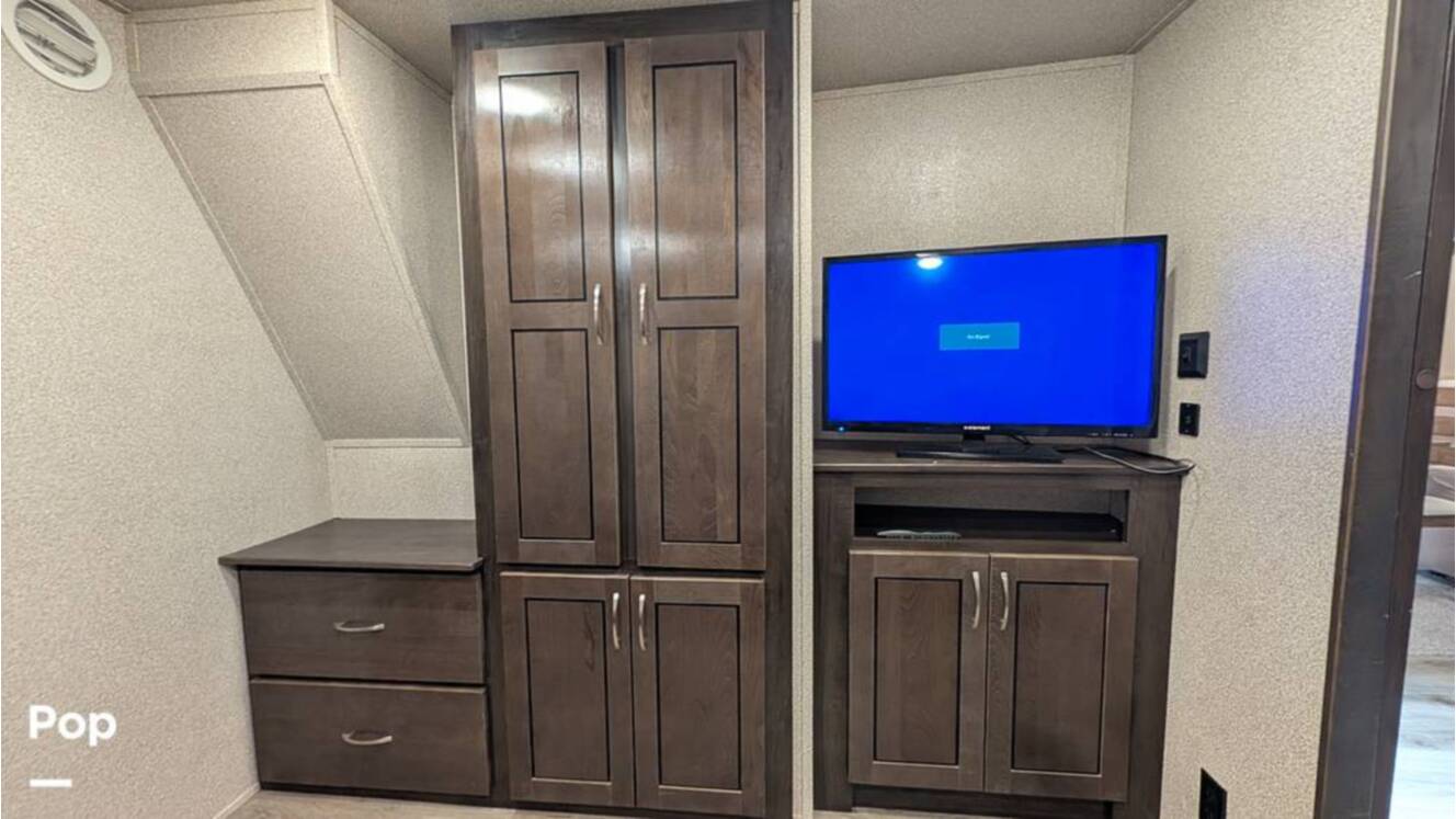A photo of this 2019 Cedar Creek Silverback 37MBH