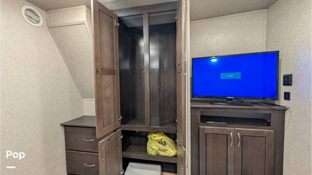 A photo of this 2019 Cedar Creek Silverback 37MBH