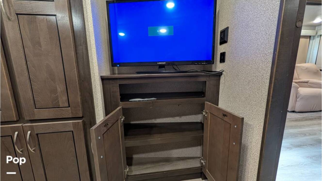 A photo of this 2019 Cedar Creek Silverback 37MBH