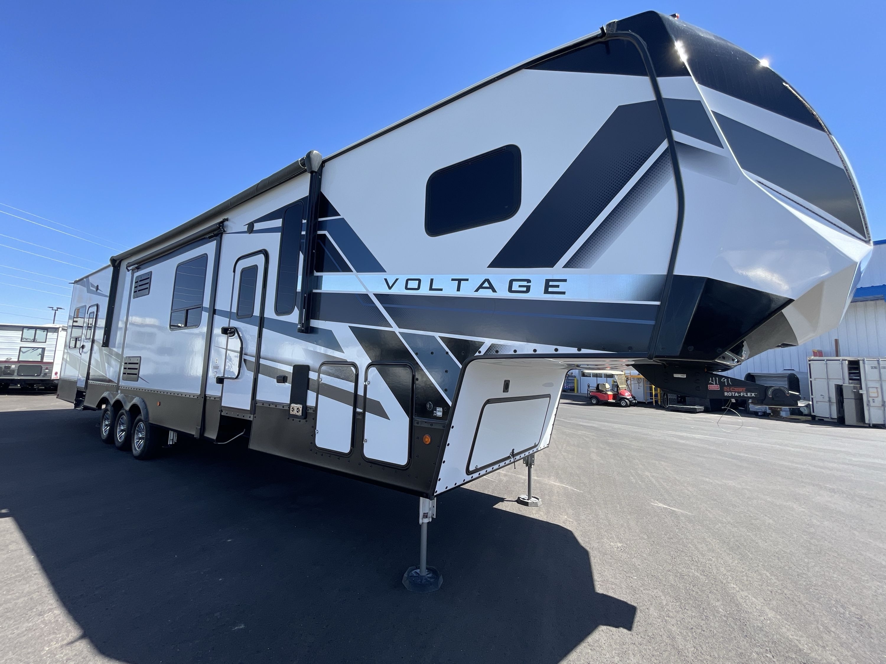 Dutchmen Voltage Triton 4191 Fifth Wheel Toy Haulers for sale - RV