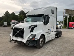 2015 VOLVO VNL670