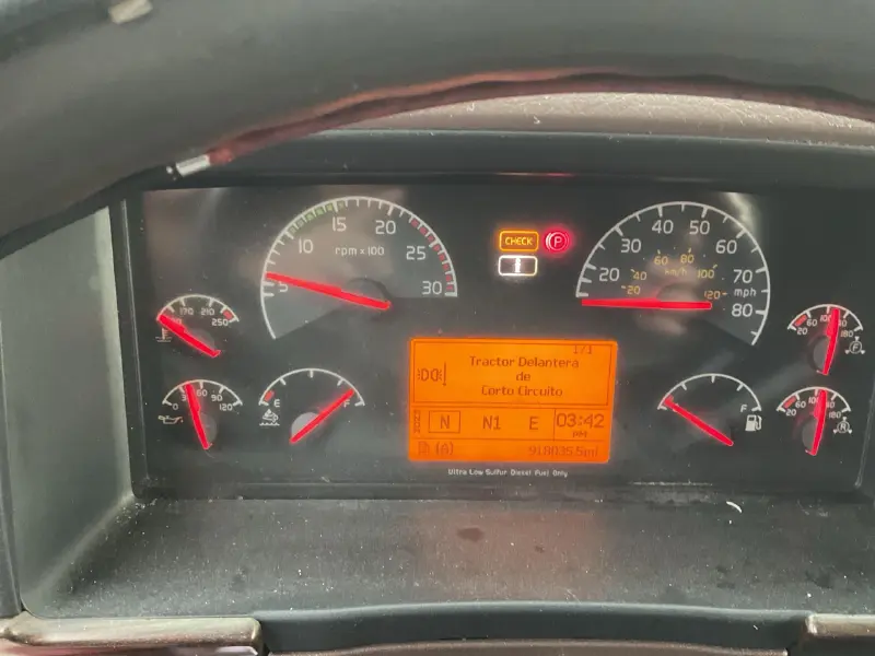 2015 VOLVO VNL670