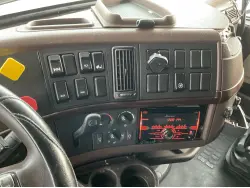 2015 VOLVO VNL670