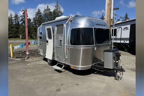 2021 Airstream CARAVEL 19CB in shelton WA
