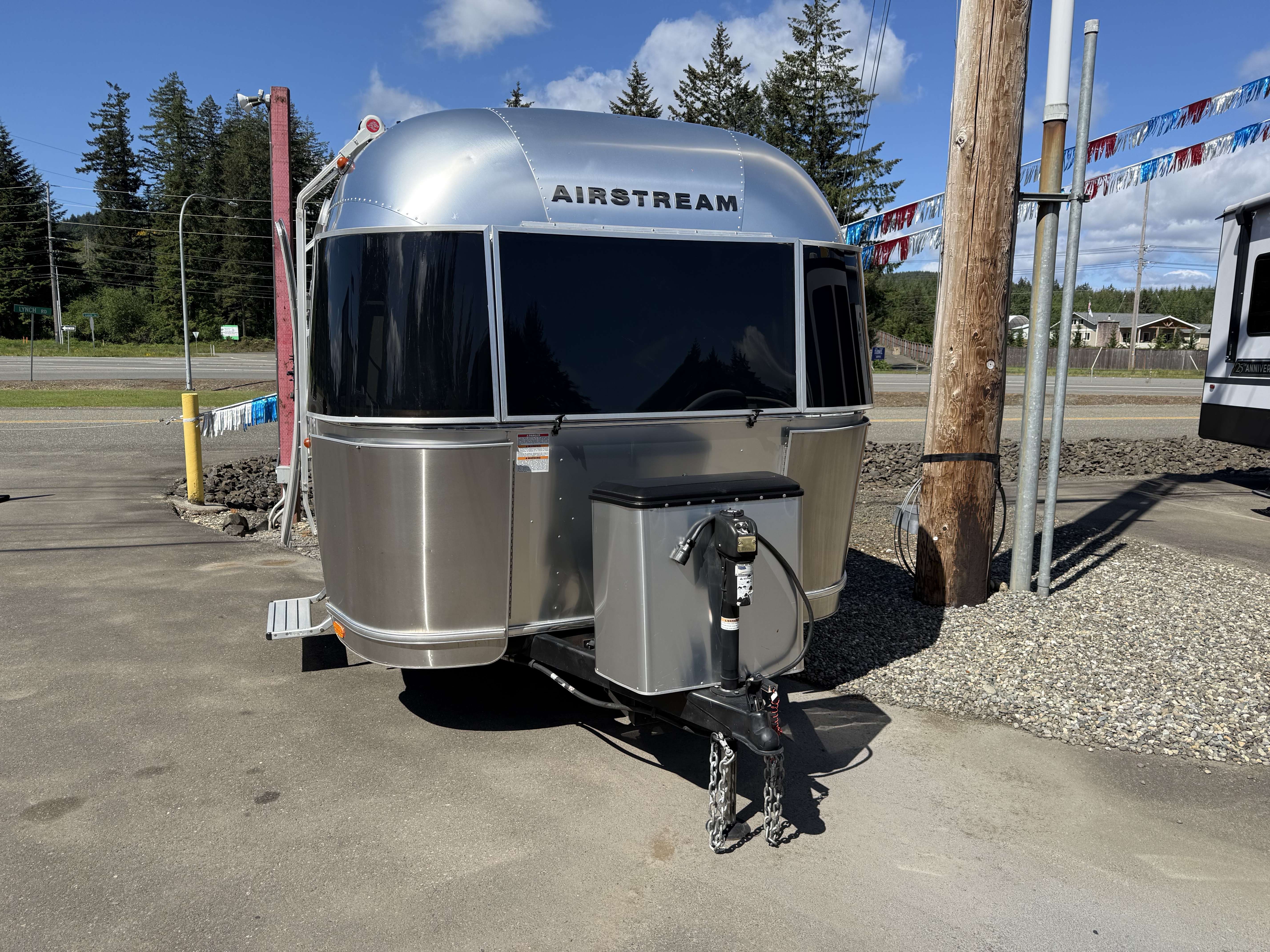 2021 Airstream CARAVEL 19CB in shelton WA