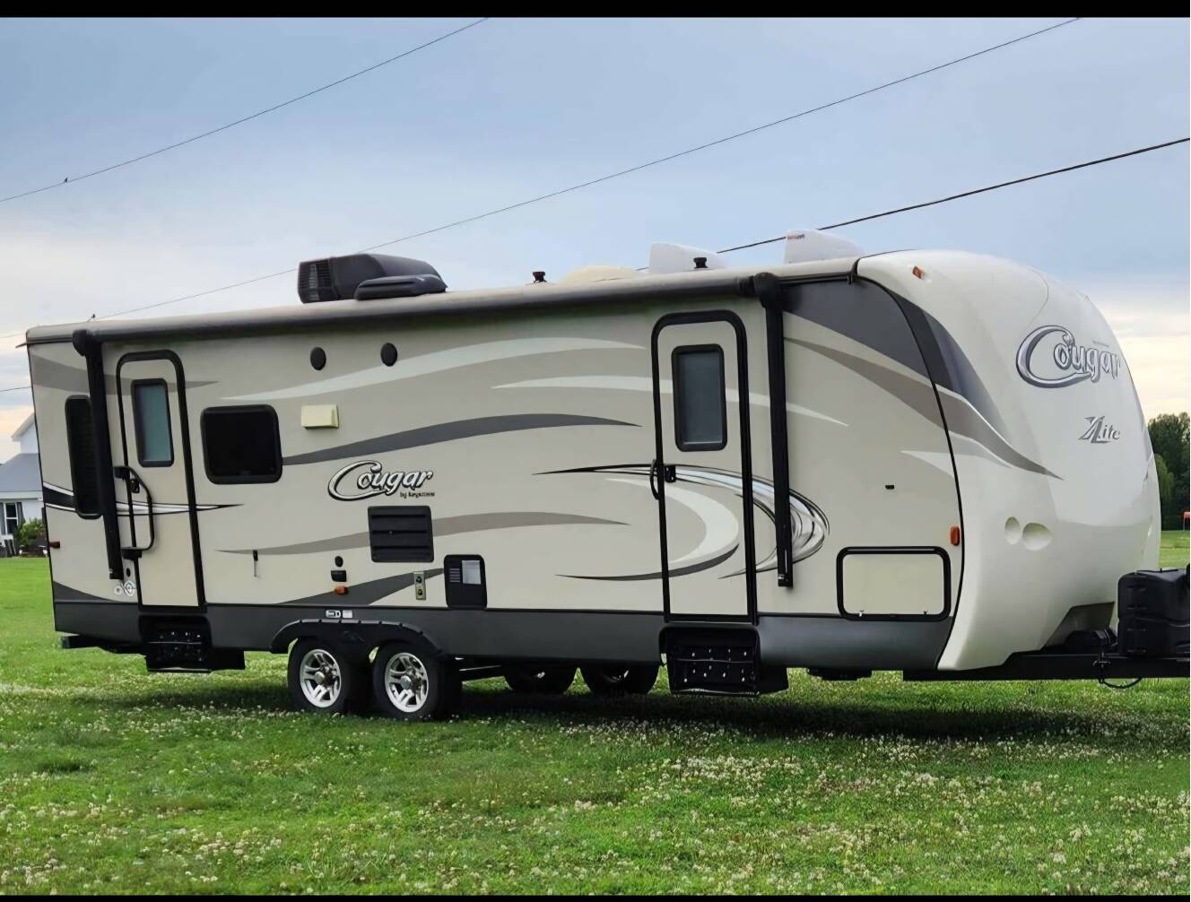A photo of this 2017 Keystone COUGAR X-LITE 28RLS