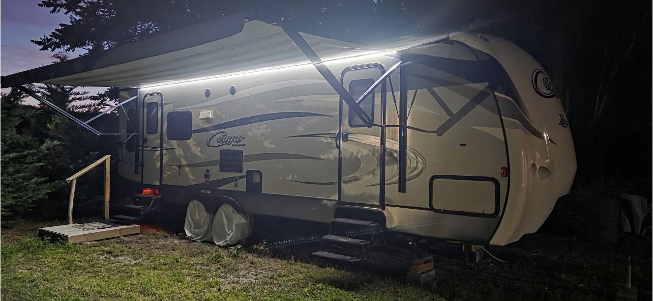 A photo of this 2017 Keystone COUGAR X-LITE 28RLS