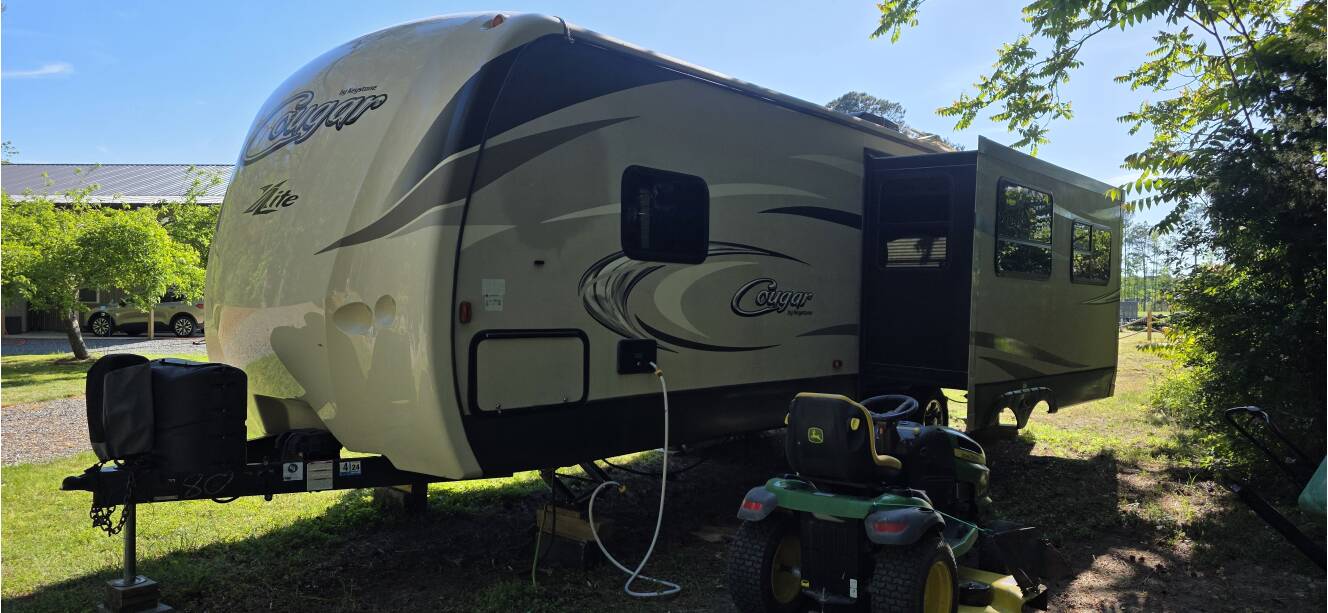 A photo of this 2017 Keystone COUGAR X-LITE 28RLS