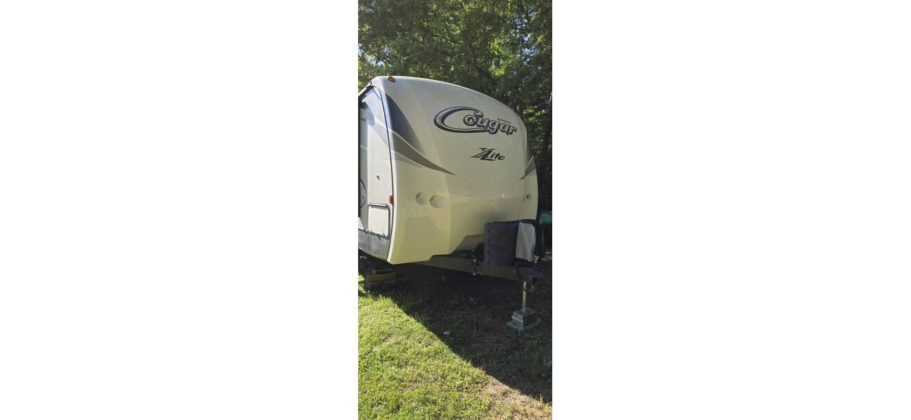 A photo of this 2017 Keystone COUGAR X-LITE 28RLS
