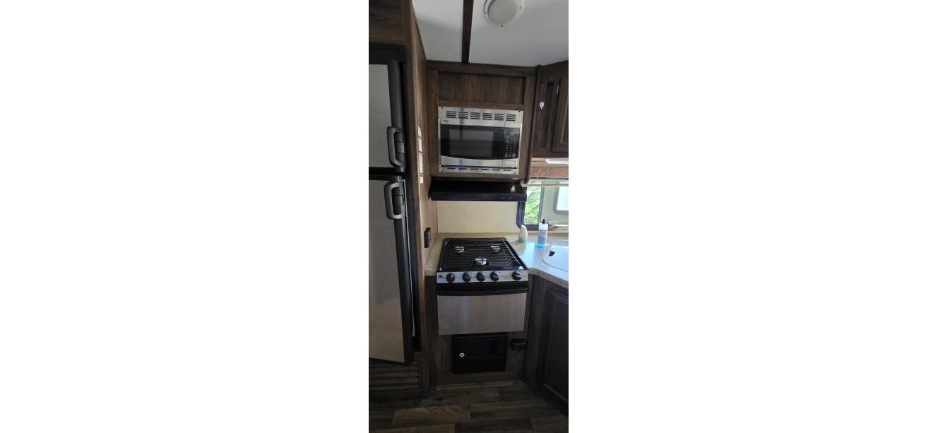 A photo of this 2017 Keystone COUGAR X-LITE 28RLS
