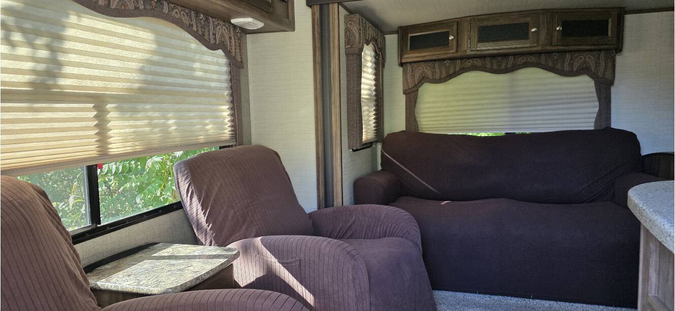 A photo of this 2017 Keystone COUGAR X-LITE 28RLS