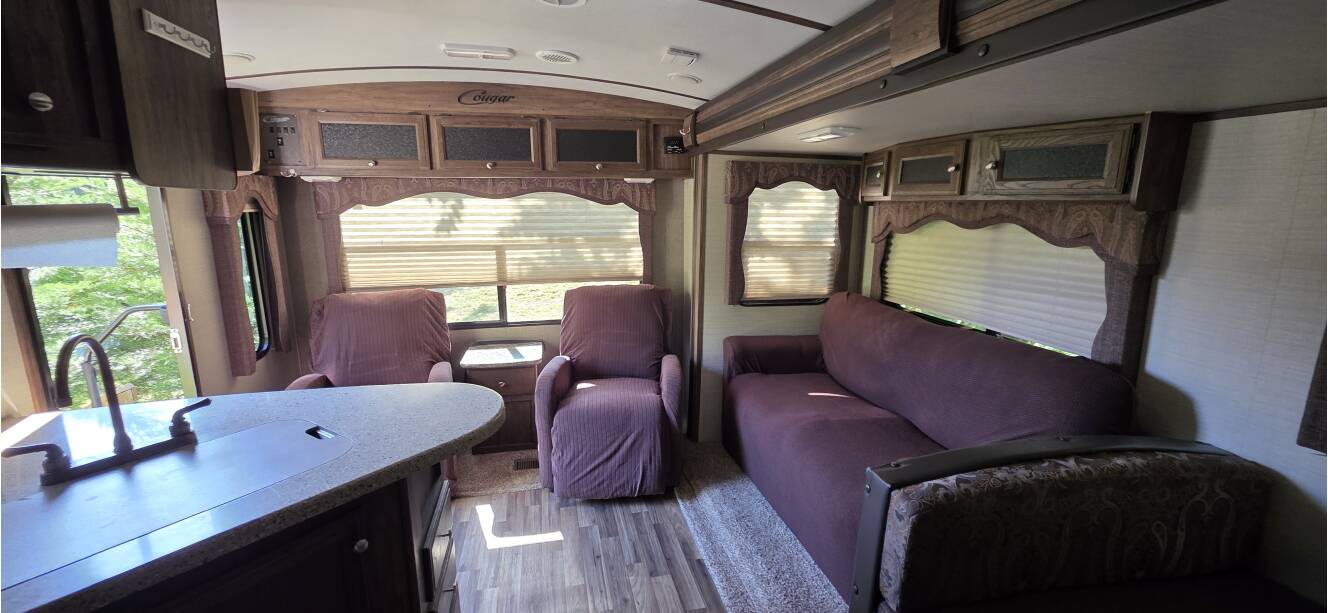 A photo of this 2017 Keystone COUGAR X-LITE 28RLS