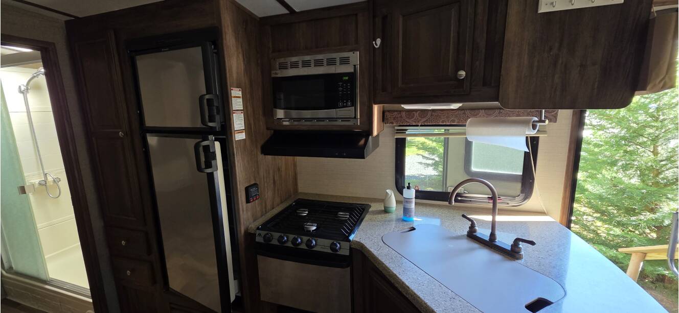 A photo of this 2017 Keystone COUGAR X-LITE 28RLS