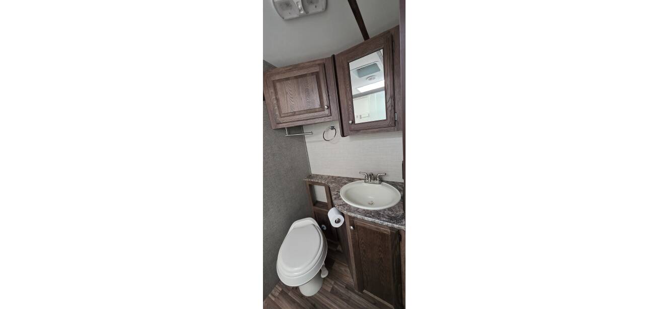 A photo of this 2017 Keystone COUGAR X-LITE 28RLS