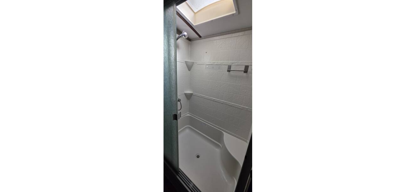 A photo of this 2017 Keystone COUGAR X-LITE 28RLS