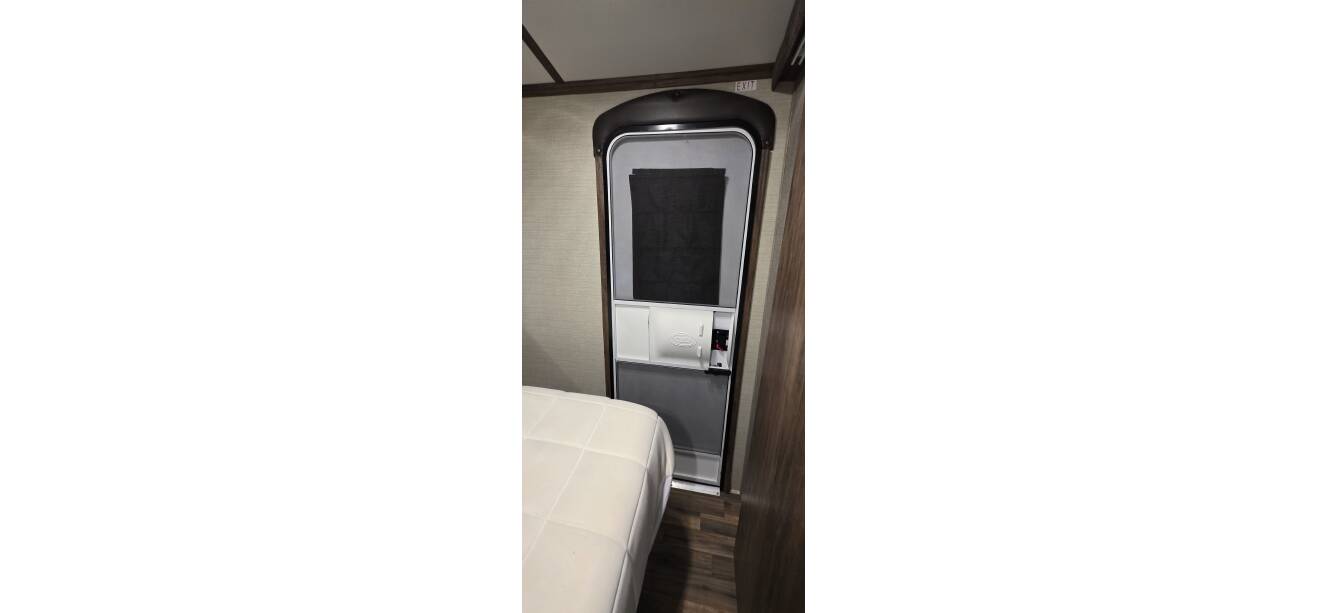 A photo of this 2017 Keystone COUGAR X-LITE 28RLS