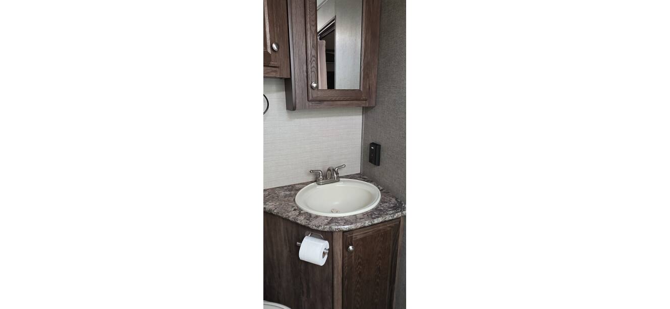 A photo of this 2017 Keystone COUGAR X-LITE 28RLS