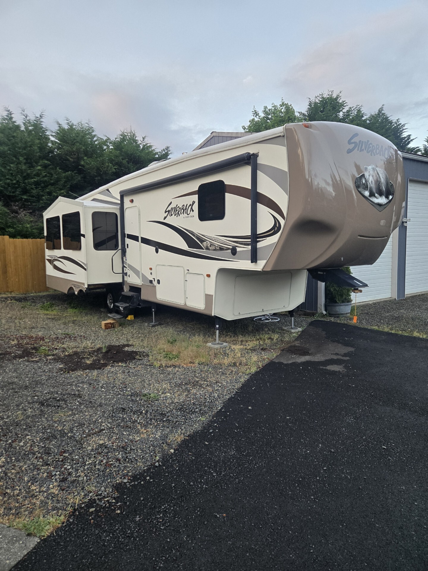 2016 Forest River CEDAR CREEK SILVERBACK 29IK RV