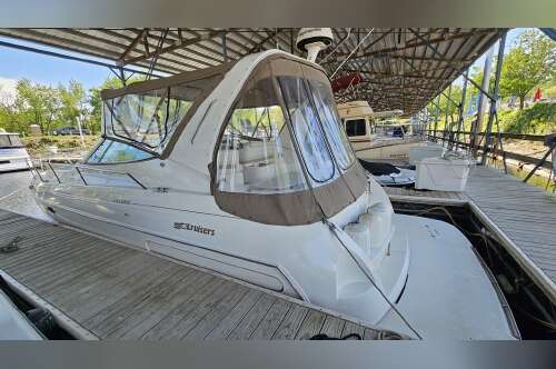 1996 Cruisers Yachts 3570 Esprit in red wing MN