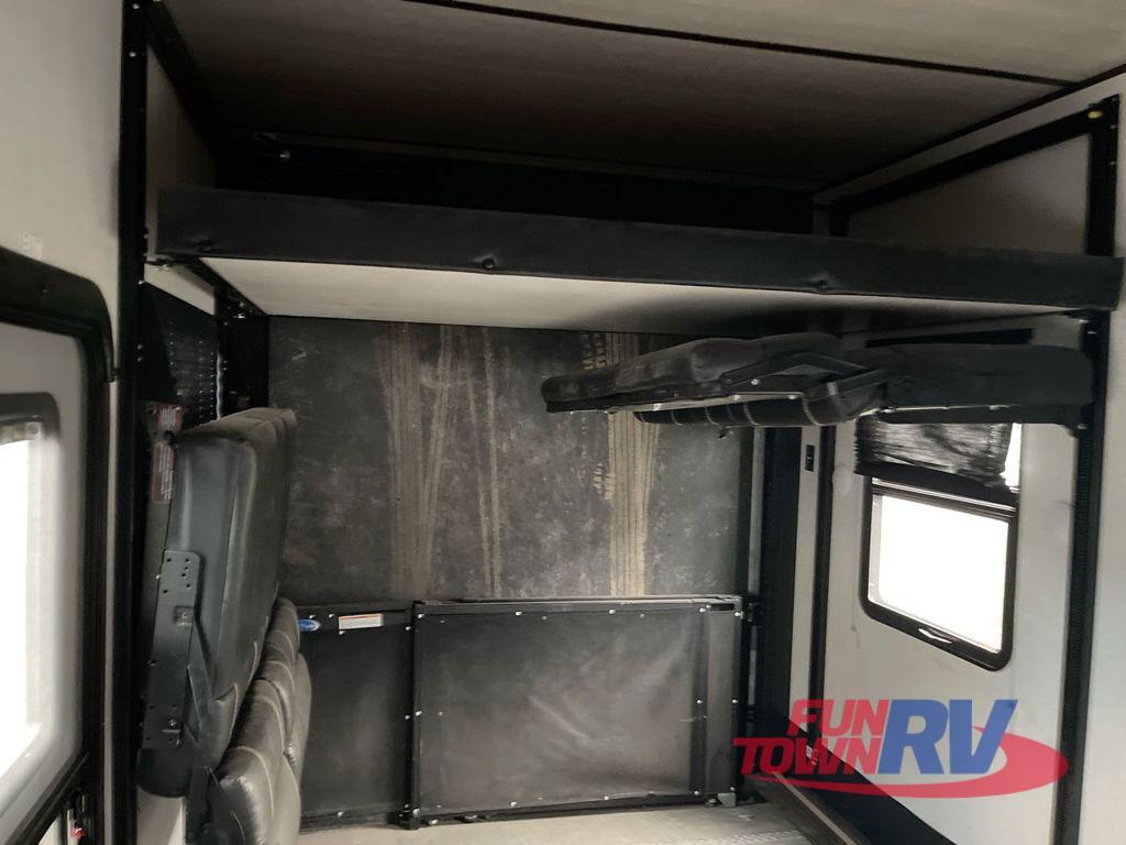 2022 Dutchmen Rv Voltage 4015 in waller TX