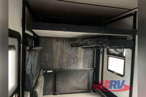 2022 Dutchmen Rv Voltage 4015 in waller TX