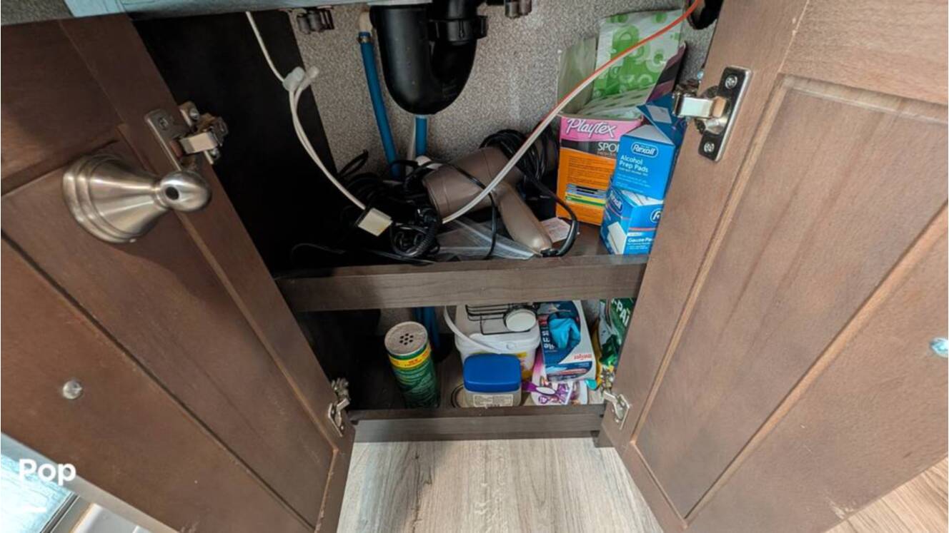 A photo of this 2019 Cedar Creek Silverback 37MBH
