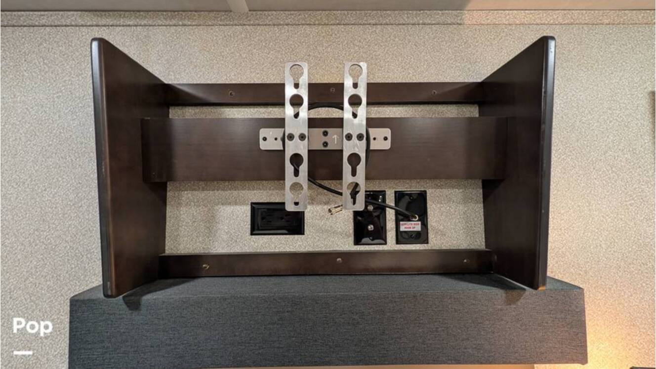A photo of this 2019 Cedar Creek Silverback 37MBH