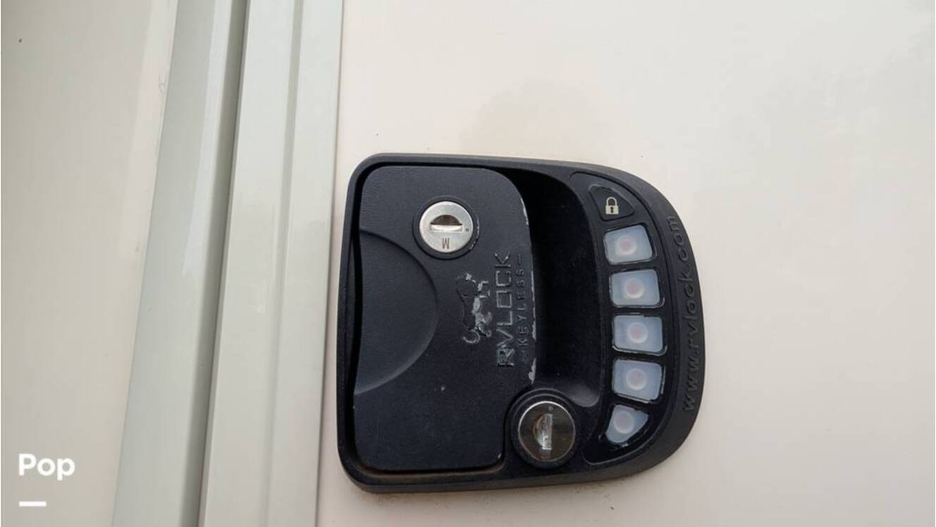 A photo of this 2019 Cedar Creek Silverback 37MBH