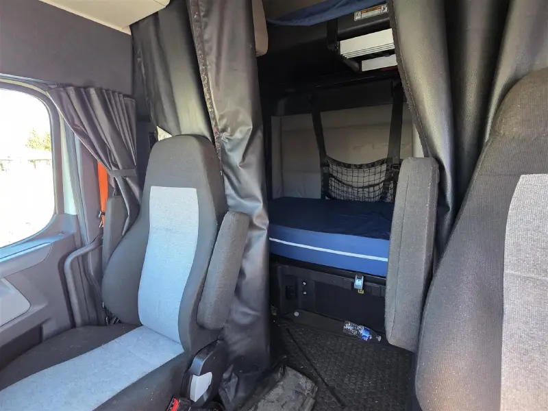 2021 FREIGHTLINER CASCADIA 126