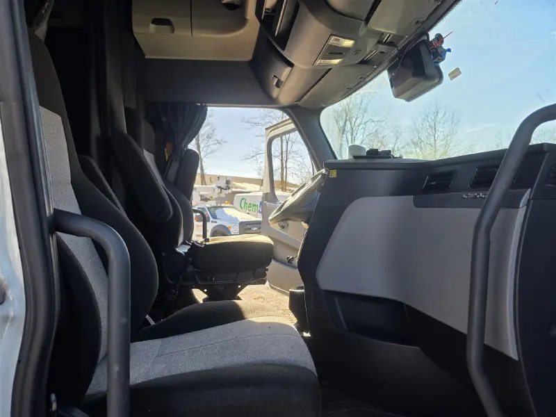 2021 FREIGHTLINER CASCADIA 126
