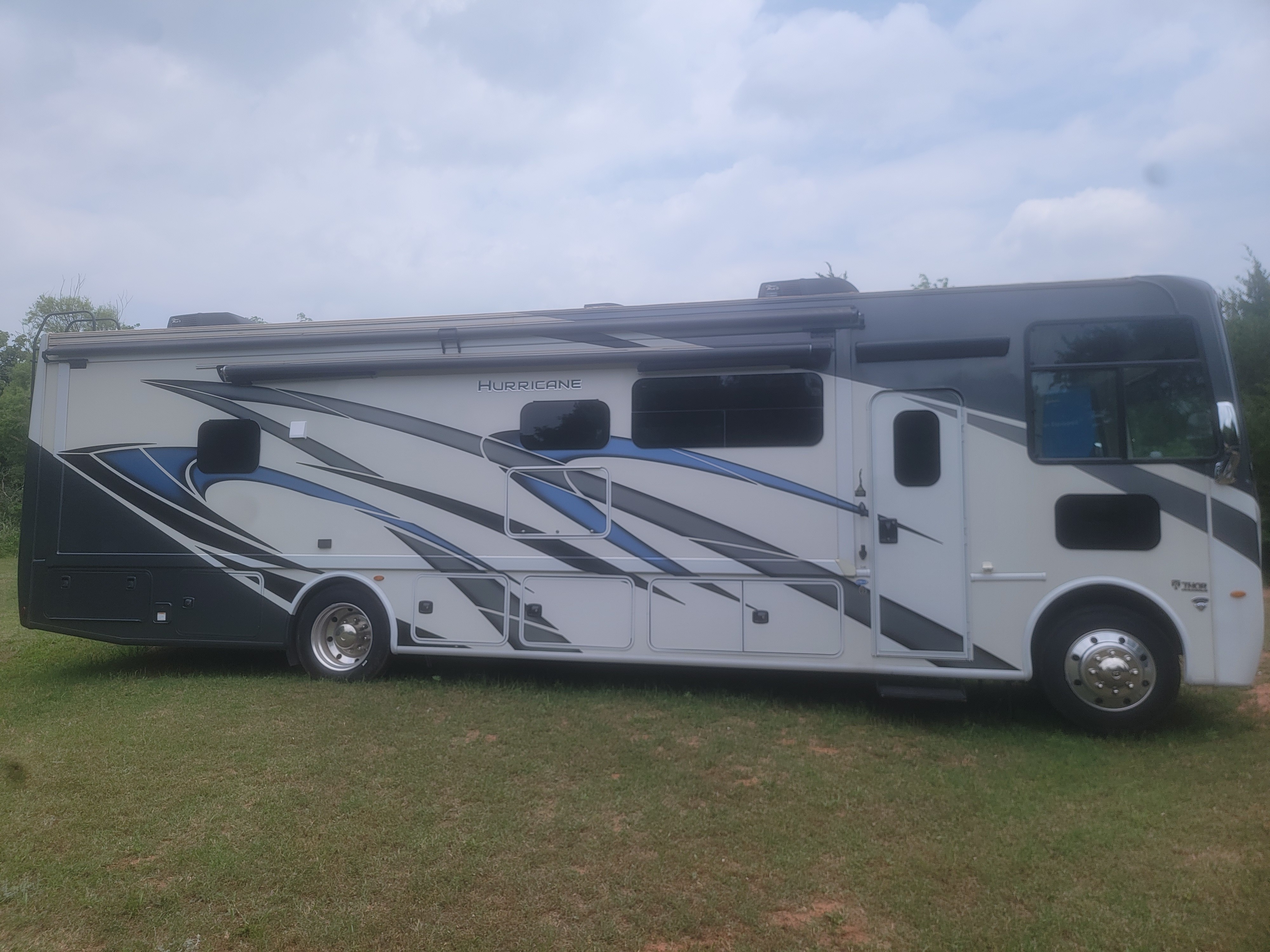 2022 Thor Motor Coach HURRICANE 34R in newalla OK