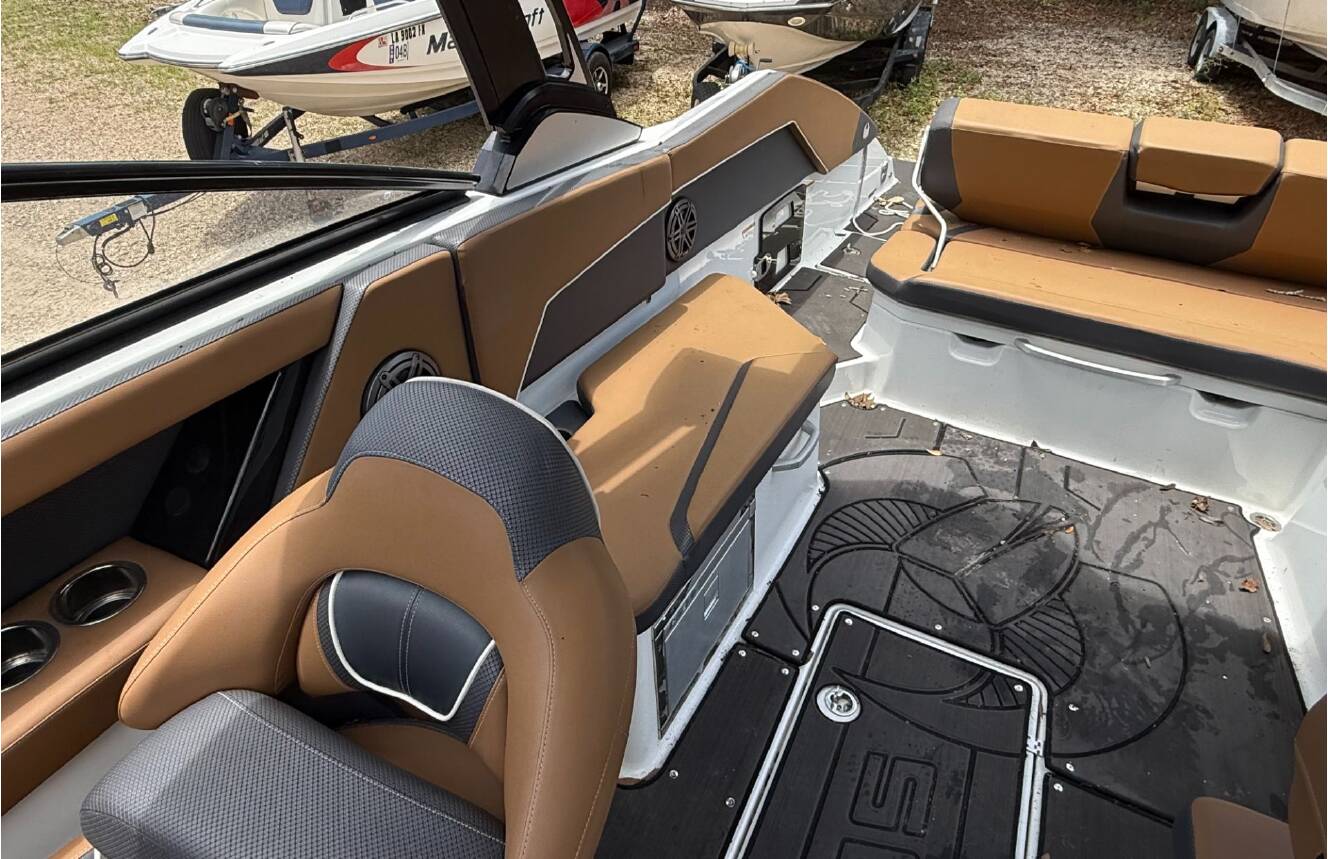 A photo of this 2021 Scarab 285 ID