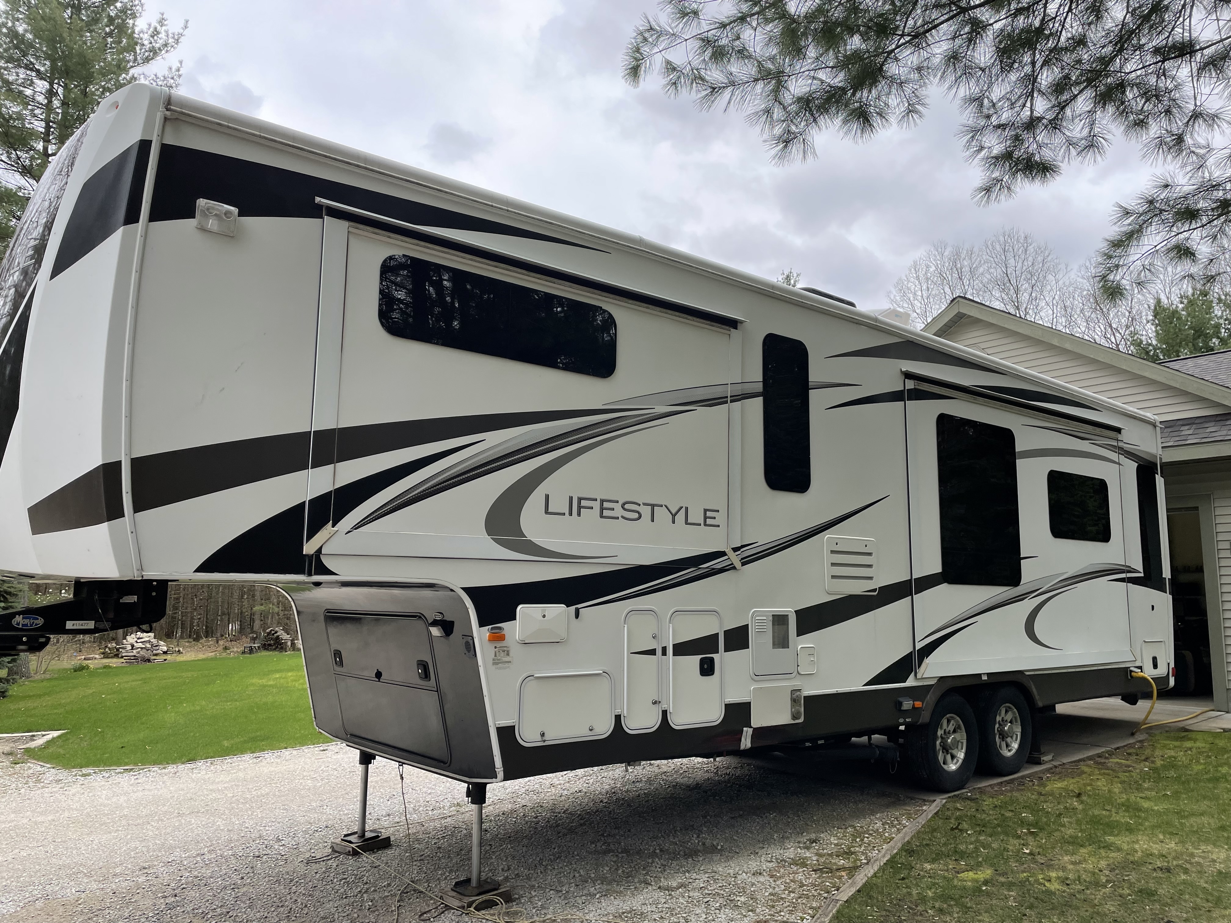 2014 Lifestyle Campers LIFESTYLE LS34SB in whitehall MI
