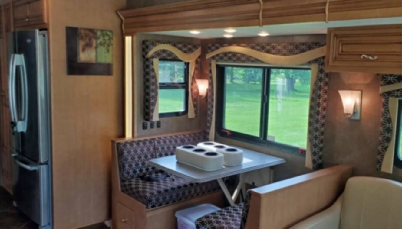 A photo of this 2014 Newmar CANYON STAR 3911