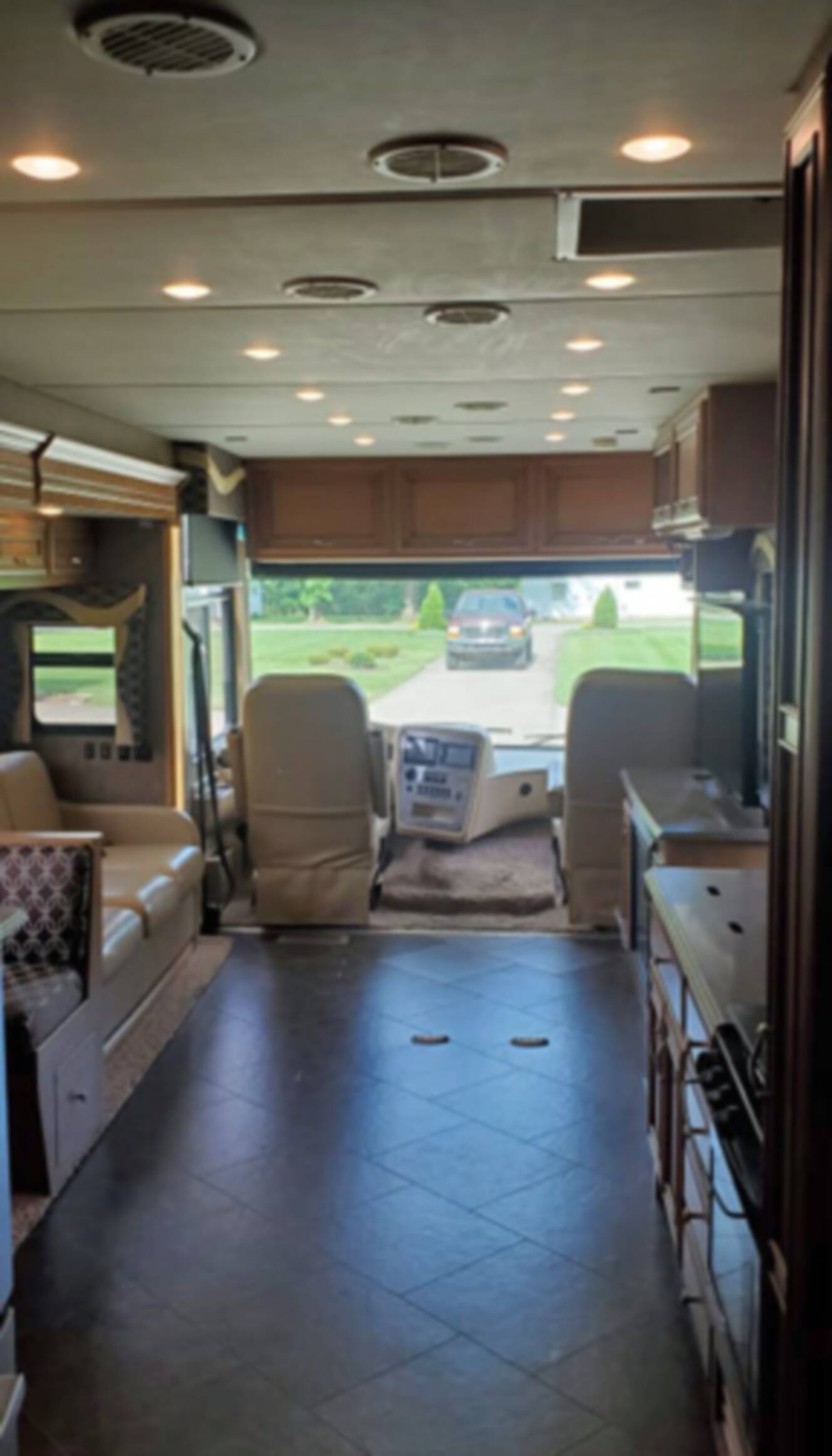 A photo of this 2014 Newmar CANYON STAR 3911