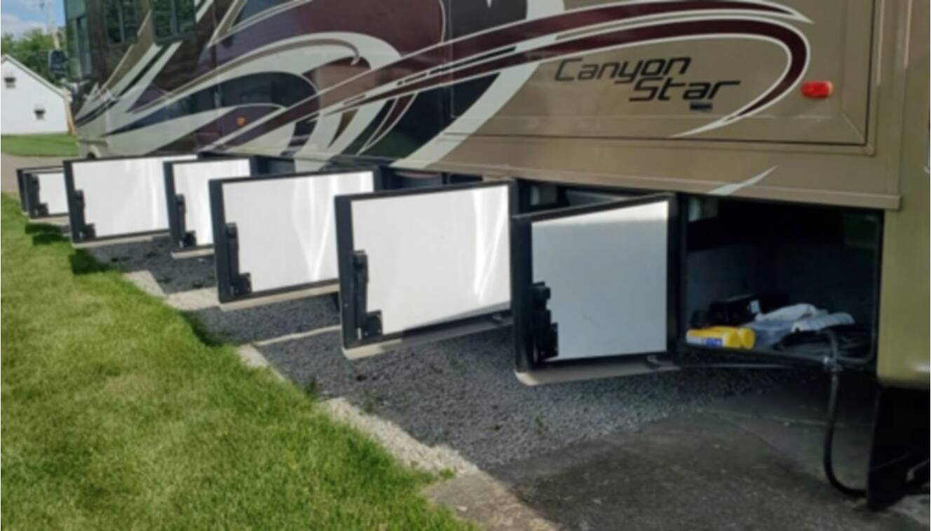 A photo of this 2014 Newmar CANYON STAR 3911
