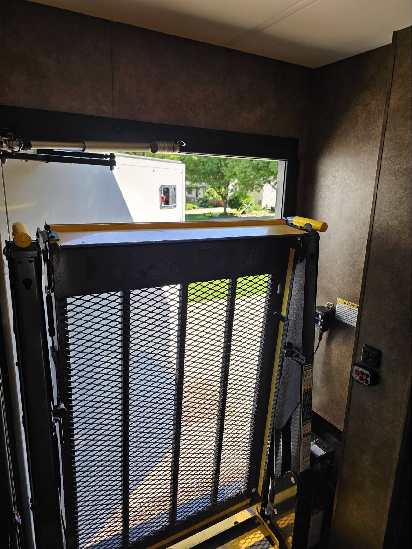A photo of this 2014 Newmar CANYON STAR 3911