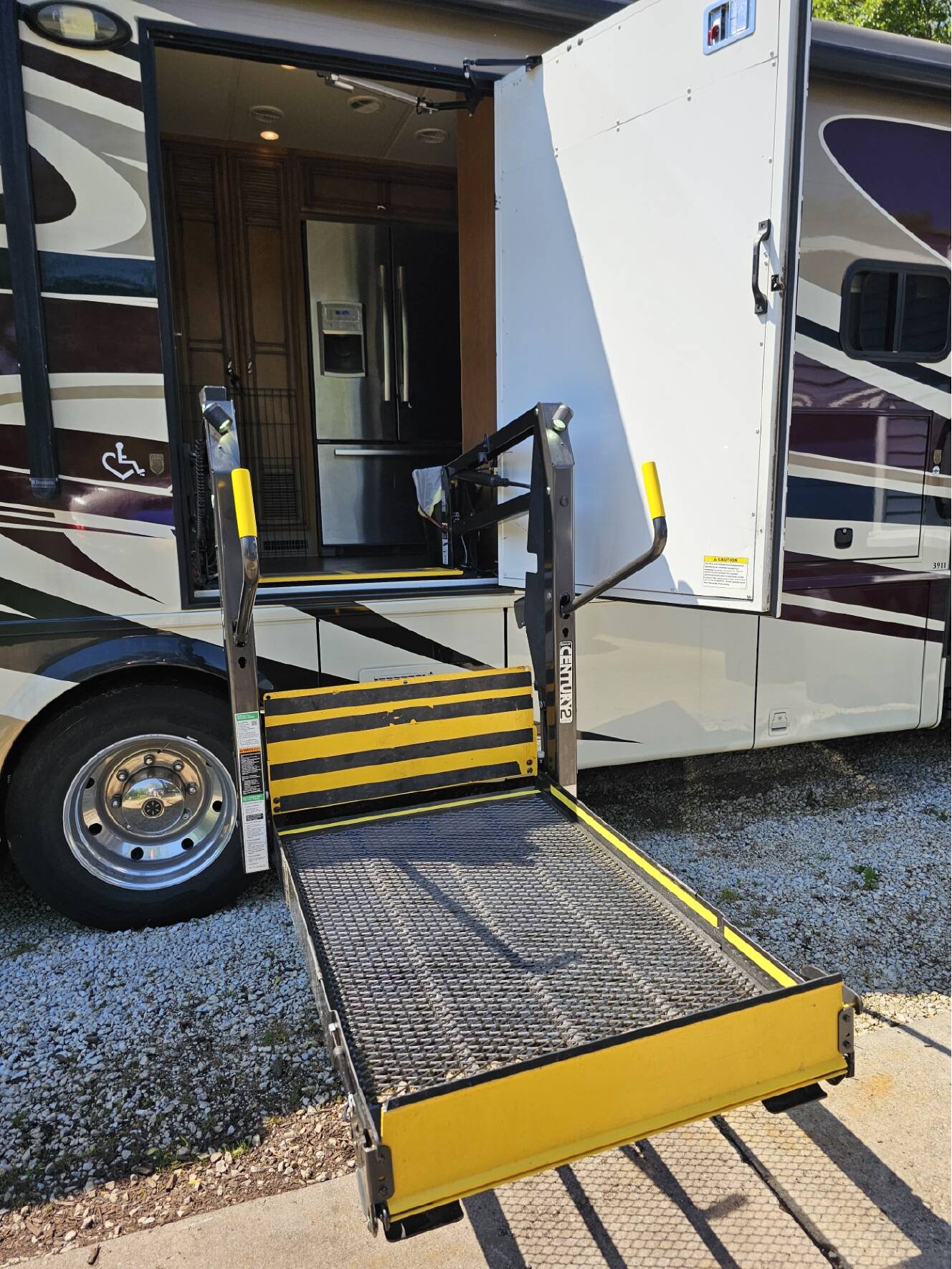 A photo of this 2014 Newmar CANYON STAR 3911