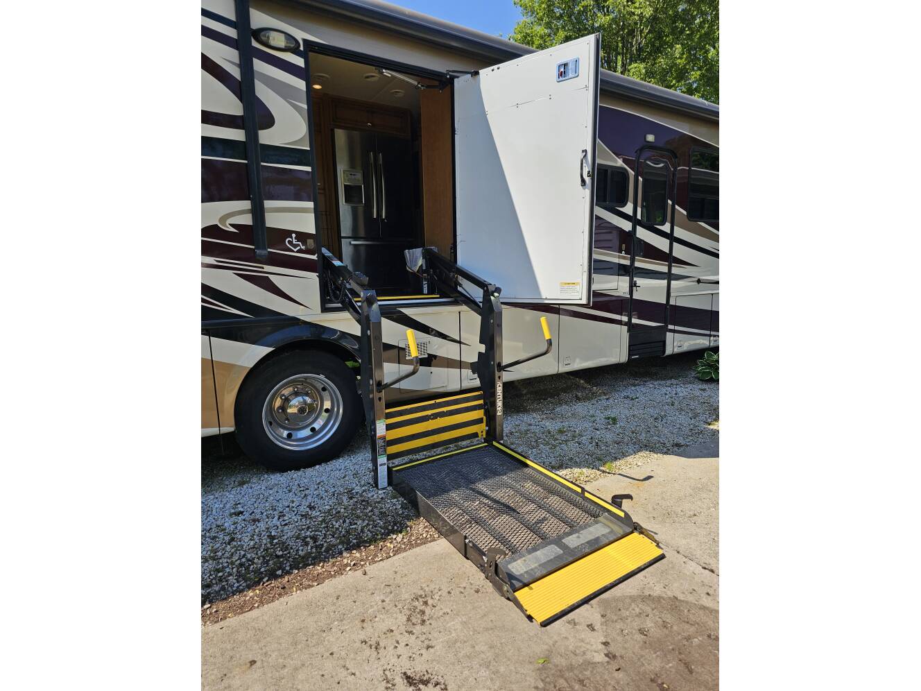 A photo of this 2014 Newmar CANYON STAR 3911