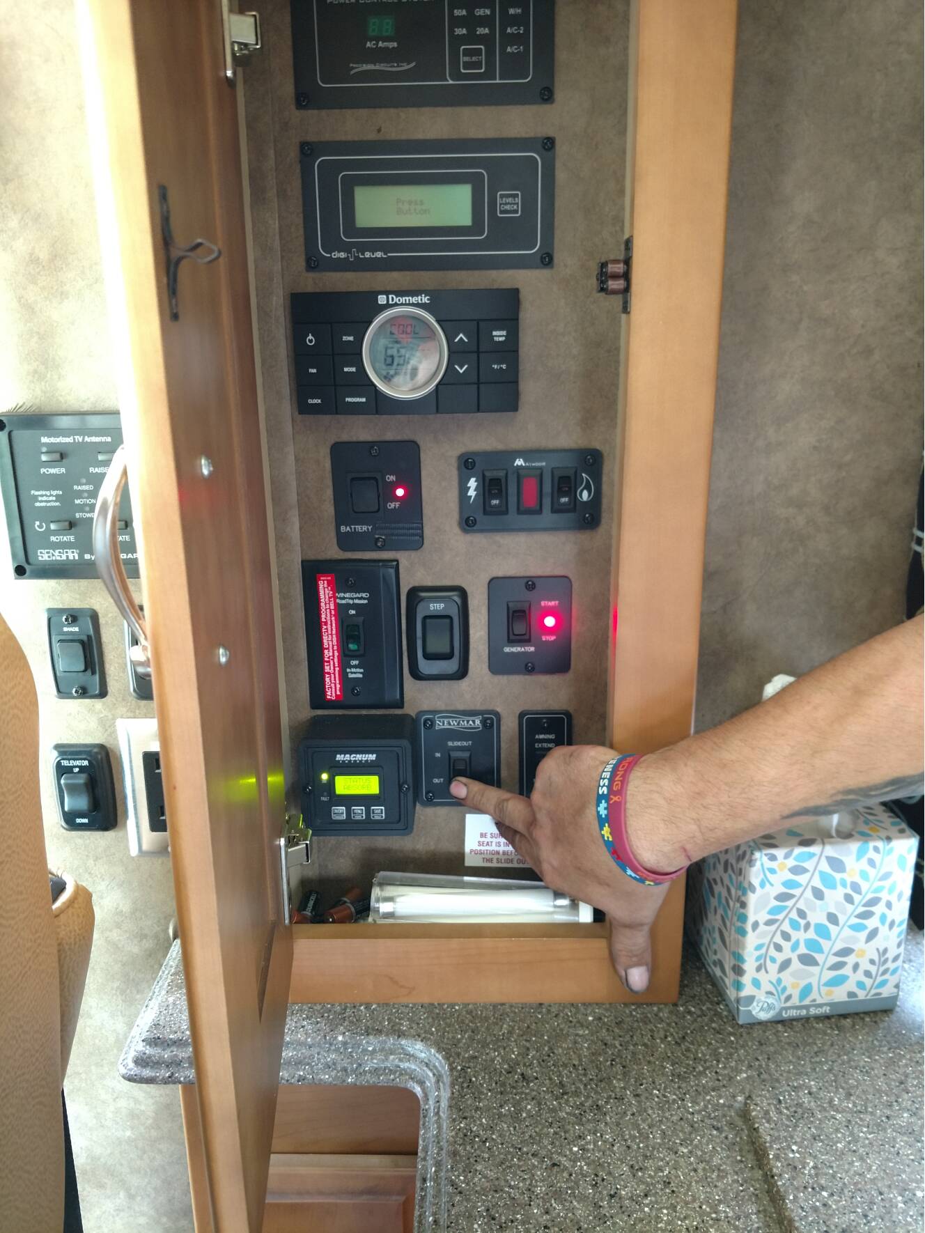 A photo of this 2014 Newmar CANYON STAR 3911