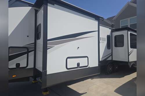2023 Forest River ROCKWOOD SIGNATURE ULTRA LITE 8332SB in kansas city MO