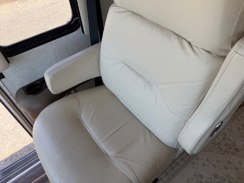 2001 FLEETWOOD DISCOVERY 37U