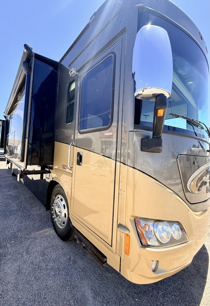 2011 Winnebago Meridian 40L RV