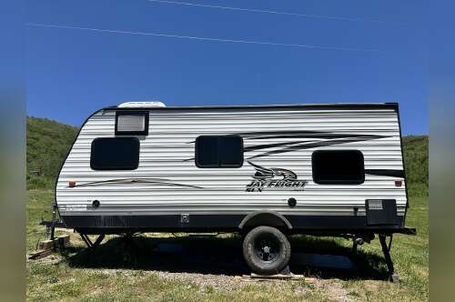 2017 Jayco JAY FLIGHT SLX 174BH BAJA EDITION in oak creek CO