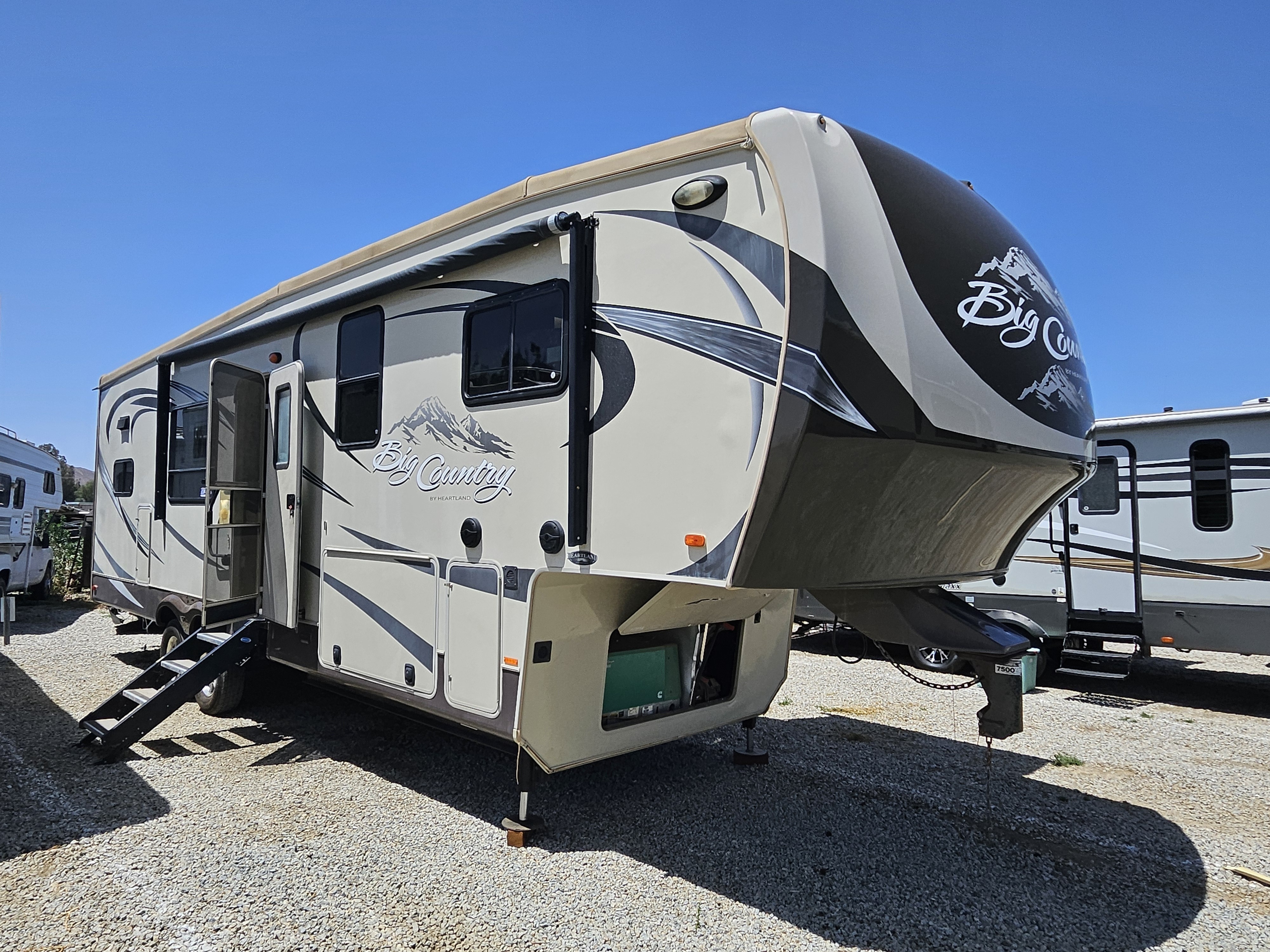 2015 Heartland BIG COUNTRY 328RLS in winchester CA