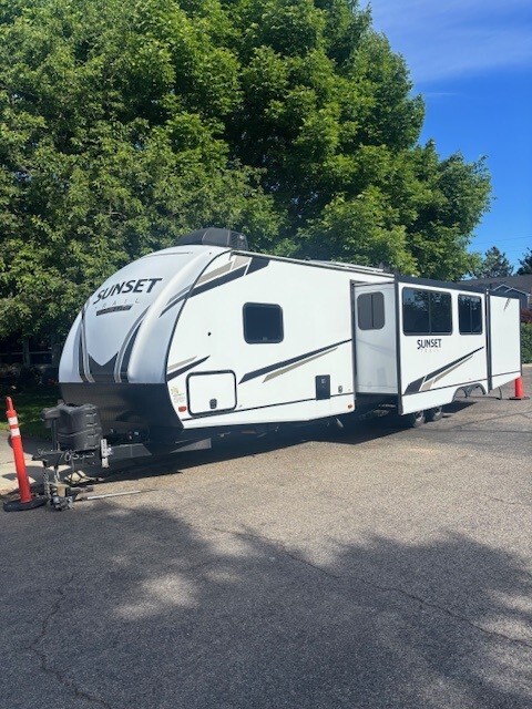 2022 Crossroads SUNSET TRAIL SUPER LITE SS331BH RV