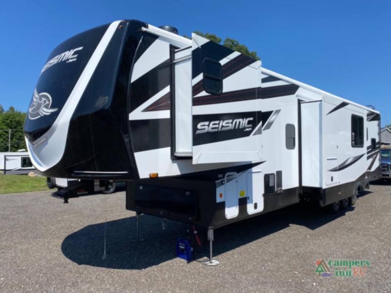 A photo of this 2026 Jayco Seismic 395