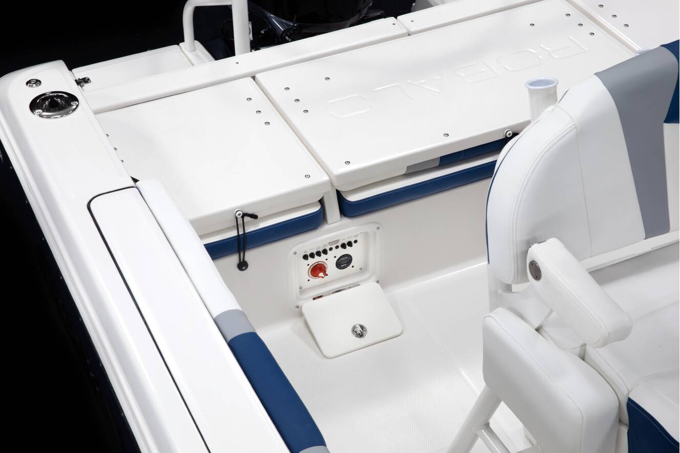 A photo of this 2027 Robalo 232 Explorer