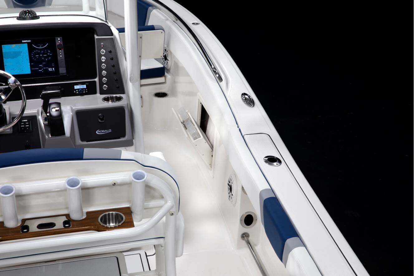 A photo of this 2027 Robalo 232 Explorer